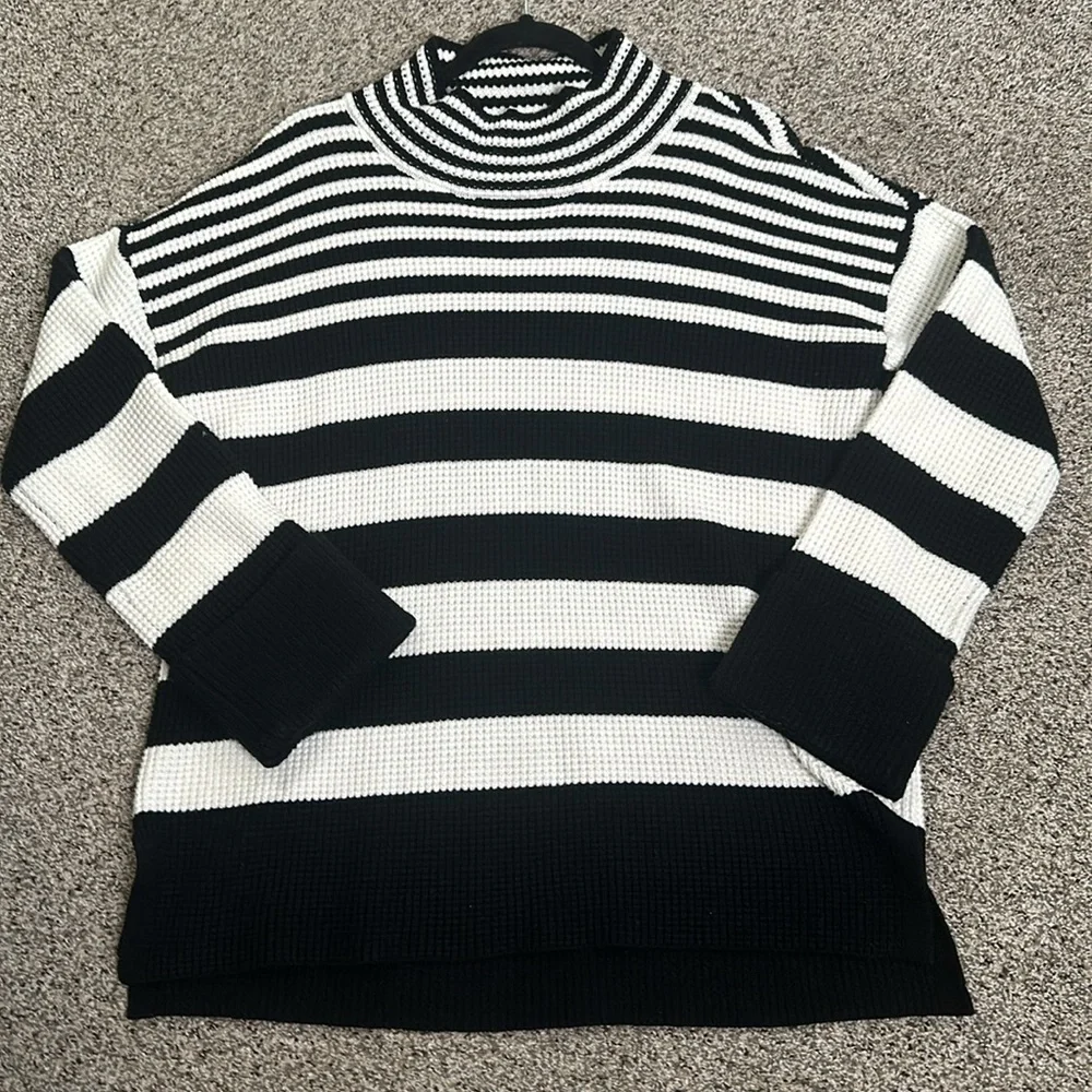 Devotion by cyrus black and white striped sweater size medium